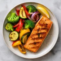 Assiette de saumon et légumes