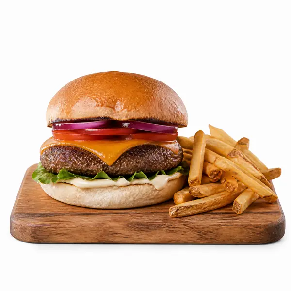 Planche de bois avec burger maison et frites